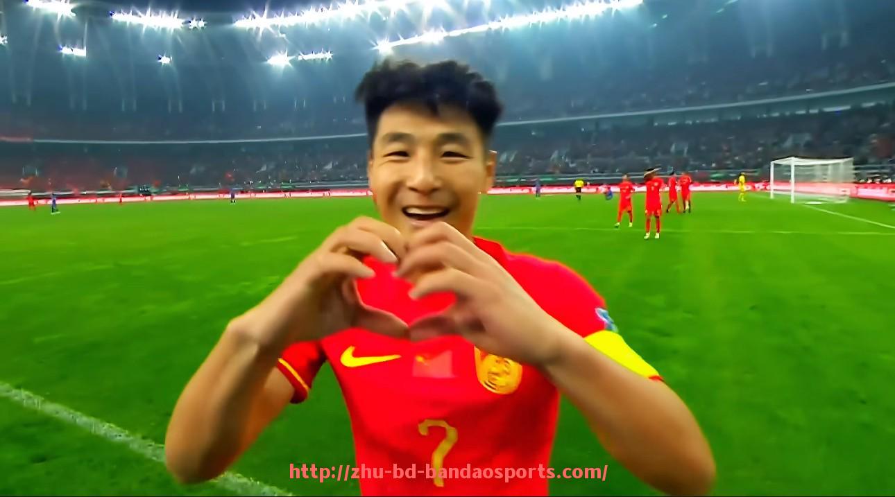 半岛体育-世俱杯历届参赛球队首发平均年龄对比与青训成果分析